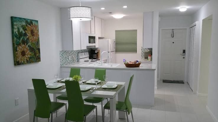 Downtown Hollywood Boutique Hotel - Deluxe Suite, Hotel in Hallandale Beach