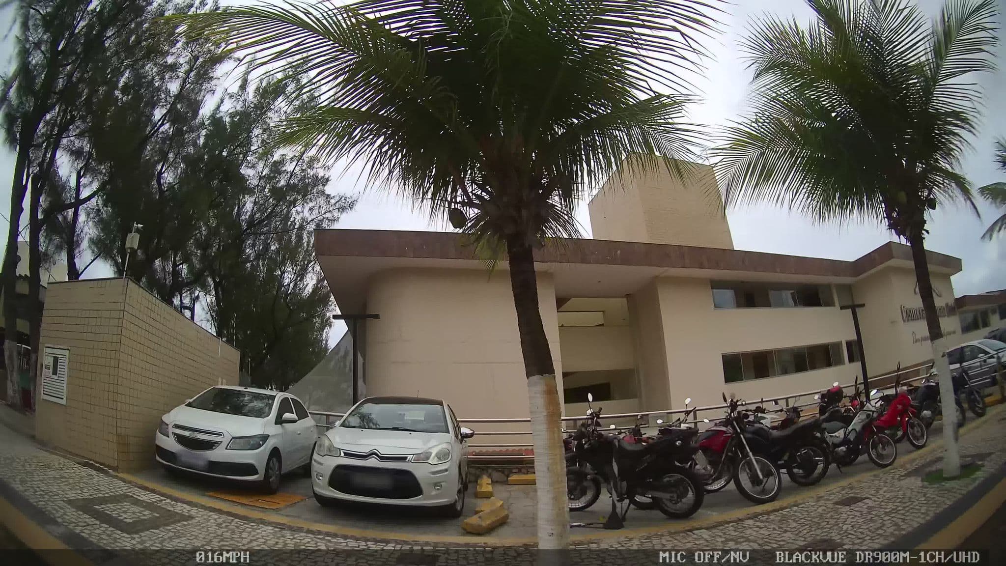 Street view near Hotel Esmeralda, Natal — © kaart_4 (CC BY-SA · Mapillary)