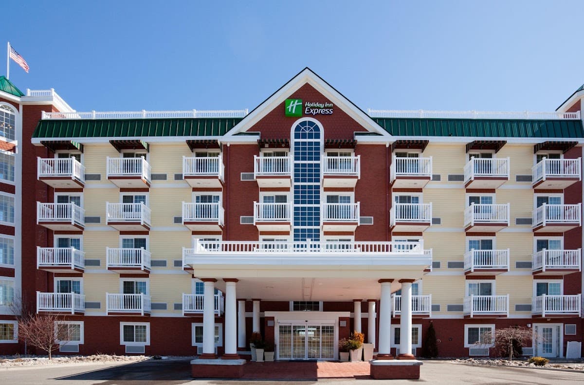 Holiday Inn Express & Suites Petoskey by IHG, Hotel in Petoskey