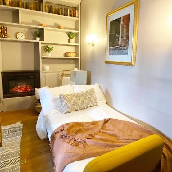 Downtown Apartment! Large, Cozy, Family friendly private oasis in city center!, Hotel in Petoskey