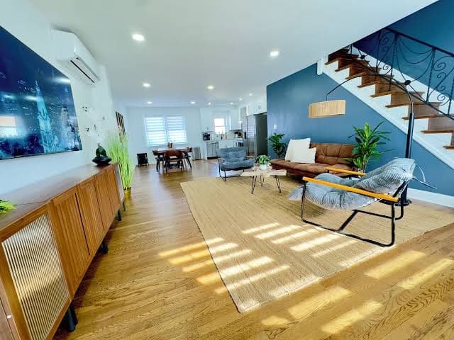 3-bedroom house Jacuzzi + Parking + Comfort – Philly Stay Share Save, Holiday Home in Oxford Circle