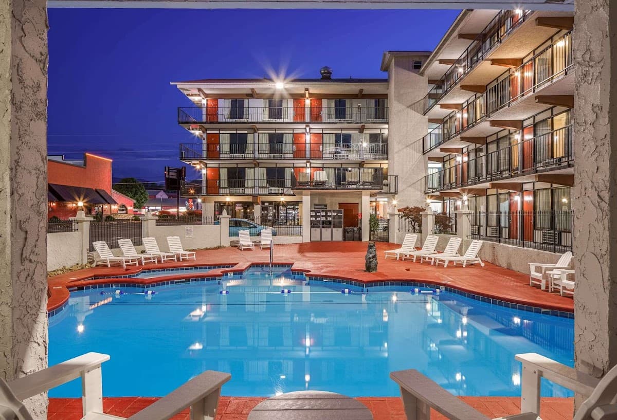 Americana Inn a Travelodge by Wyndham, Hotel in Pigeon Forge