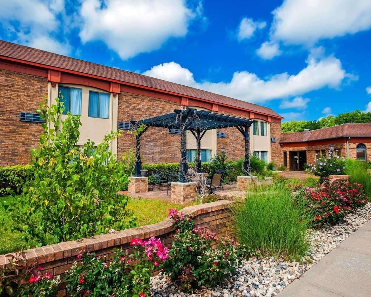 Suburban Studios Kansas City Airport North, Aparthotel in Platte City