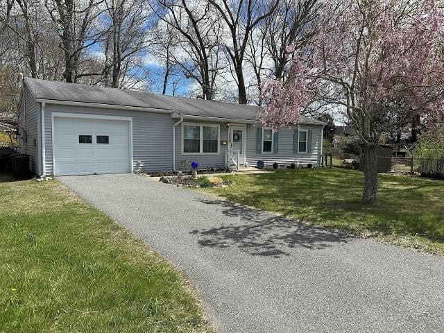 Oak Grove Cottage - in the foothills of Mystic, Holiday Home in Poquonock Bridge