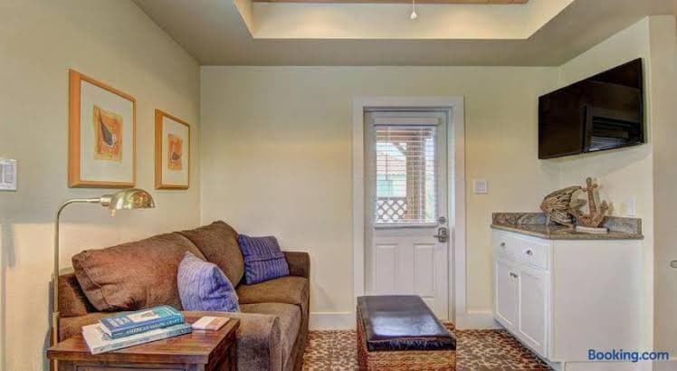 Centrally Located 5 Min to Beach Screen Porch - Entire Place, Hotel in Port Aransas