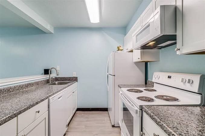 Beachfront Motel! Great Views, Pool, Golf Cart accessible, Located In Town!, Motel in Port Aransas