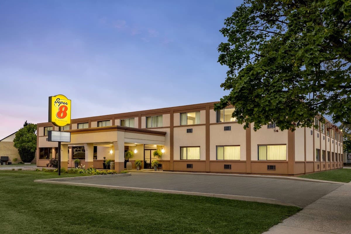 Super 8 by Wyndham Sarnia ON, Hotel in Port Huron