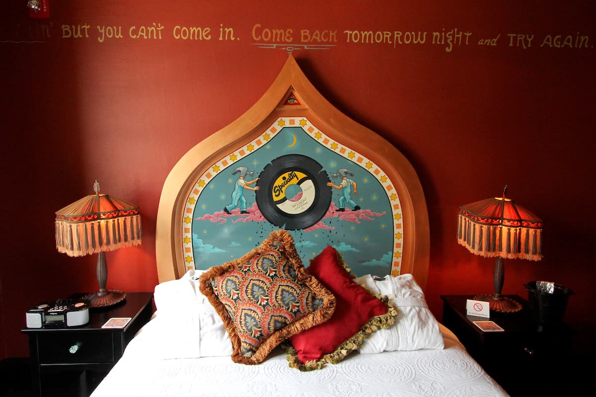 McMenamins Crystal Hotel, Hotel in Portland