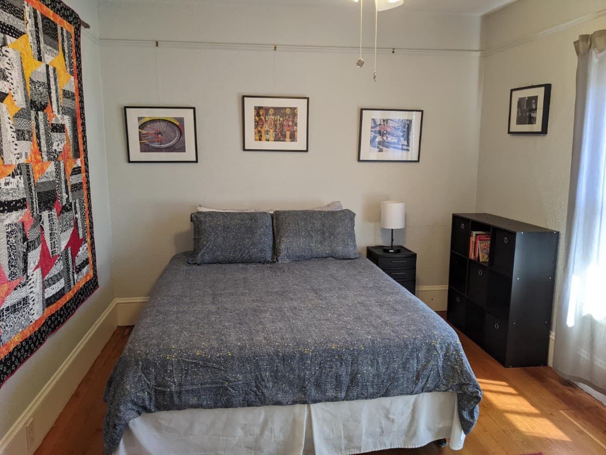 Historic Sellwood Guest House, Bed & Breakfast in Milwaukie