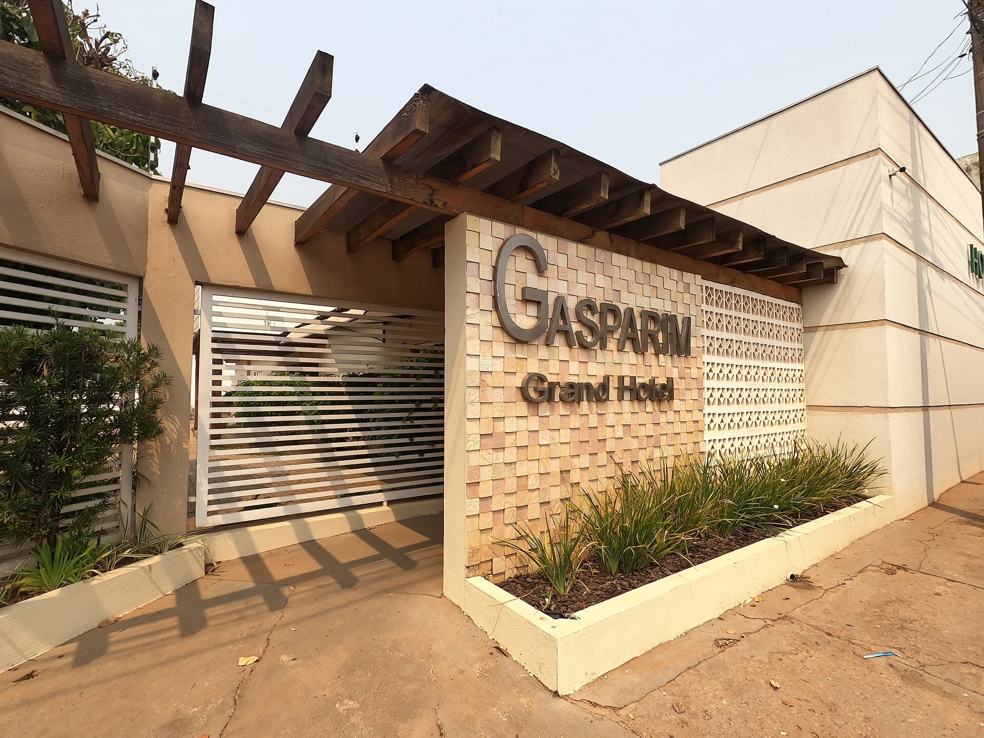 Gasparim Grand Hotel (via Wikimedia Commons, CC BY-SA 4.0)