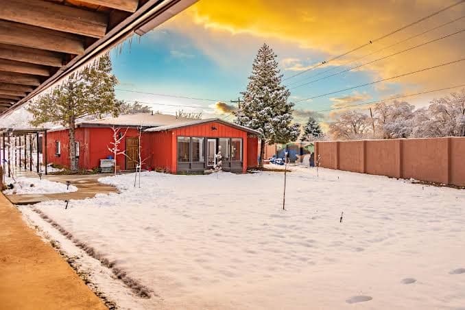 Desert Flower Boutique Hotel, Hotel in Ranchos de Taos