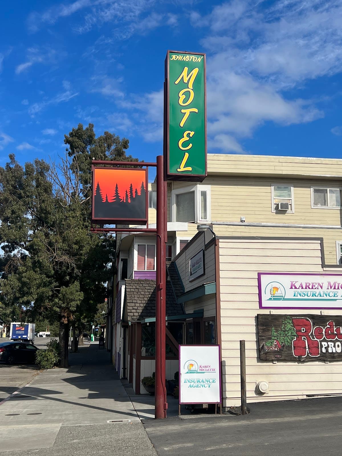 Johnston's Motel, Motel in Redway