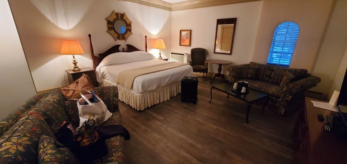 Mario's International Spa & Hotel, Hotel in Reminderville