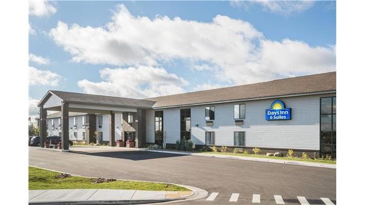 Days Inn & Suites by Wyndham Wausau, Hotel in Rib Mountain