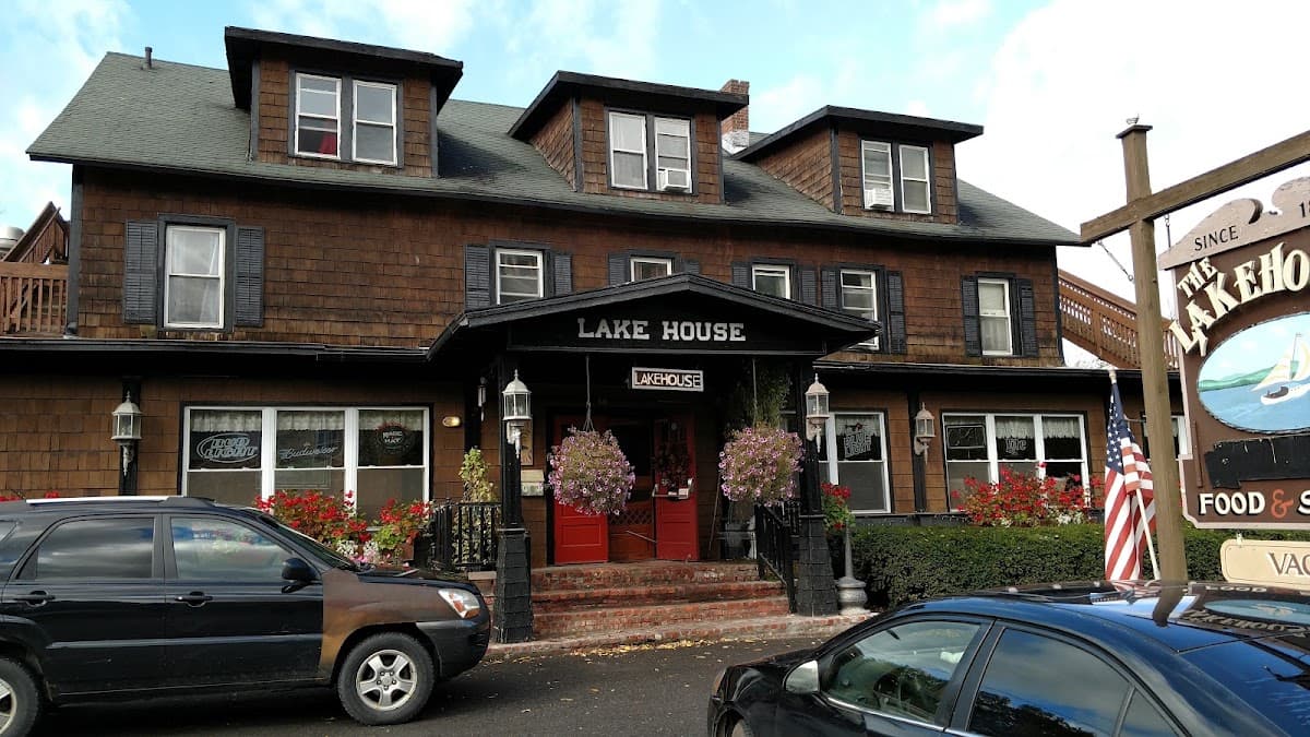 The Lake House Restaurant & Lodge, Lodge in Richfield Springs