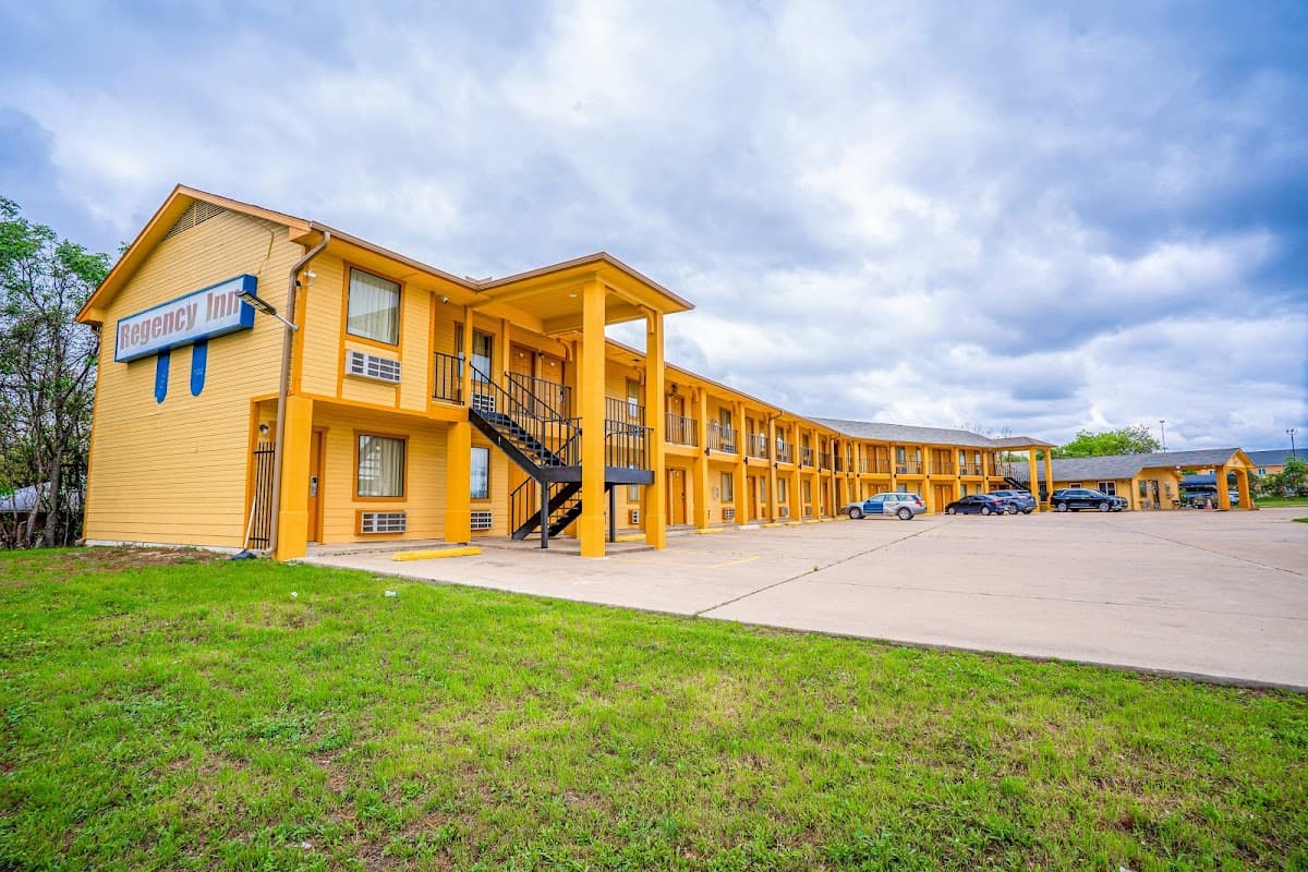Regency Inn By OYO Rockdale TX, Hotel in Rockdale