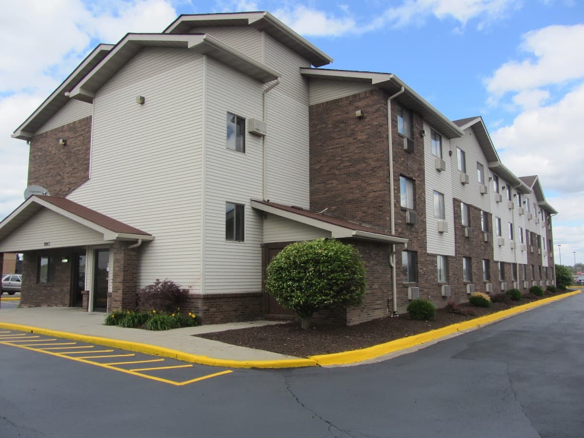 American Inn & Suites Romulus DTW, Hotel in Taylor