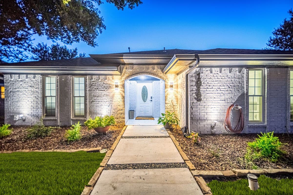 Speakeasy Suite & Poolside Retreat, Hostel in Rowlett