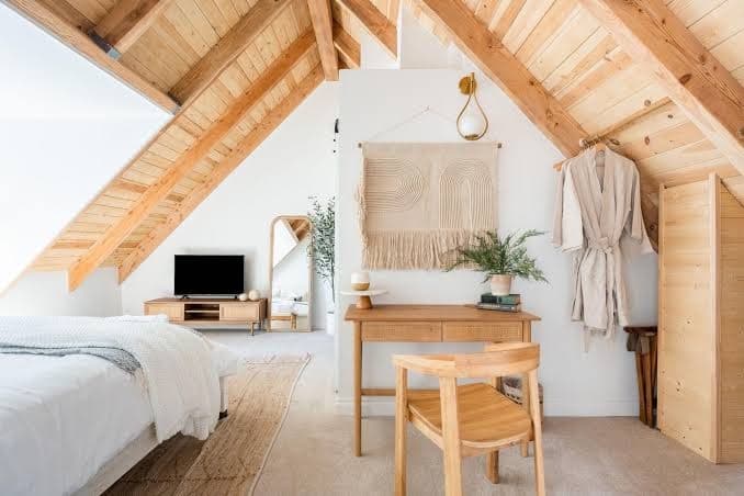 Wild Olive Lodge ° Serene Getaway w/ Movie Room + Hot Tub + EV charger + more!, Lodge in Running Springs