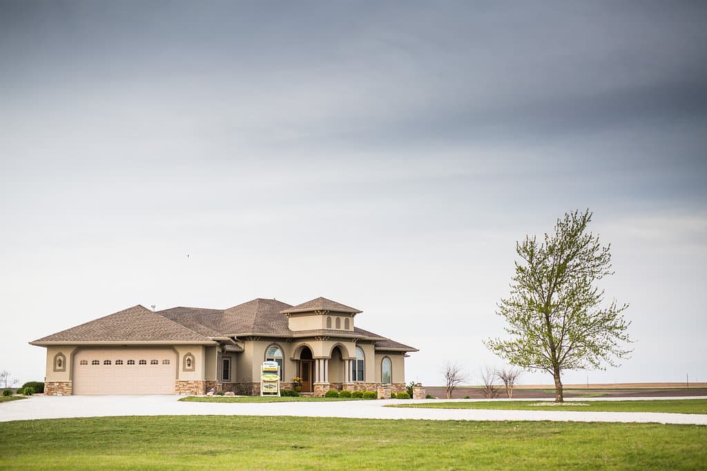 Prairie Pointe Inn Bed and Breakfast, Bed & Breakfast in Sabetha