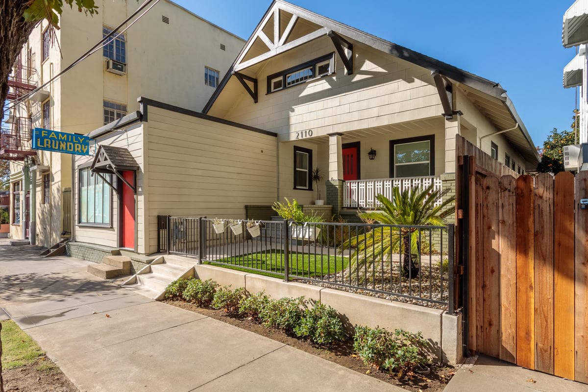 Family Laundry & Spa, Hotel in Sacramento