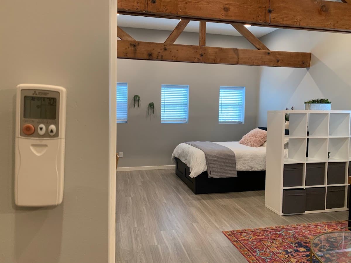 Easy Corporate Housing, Holiday Home in Fruitridge Pocket