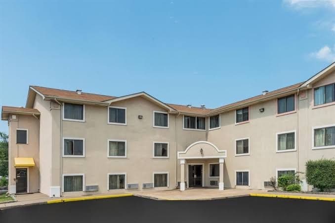 Baymont By Wyndham Bridgeton St Louis, Hotel in Saint Charles