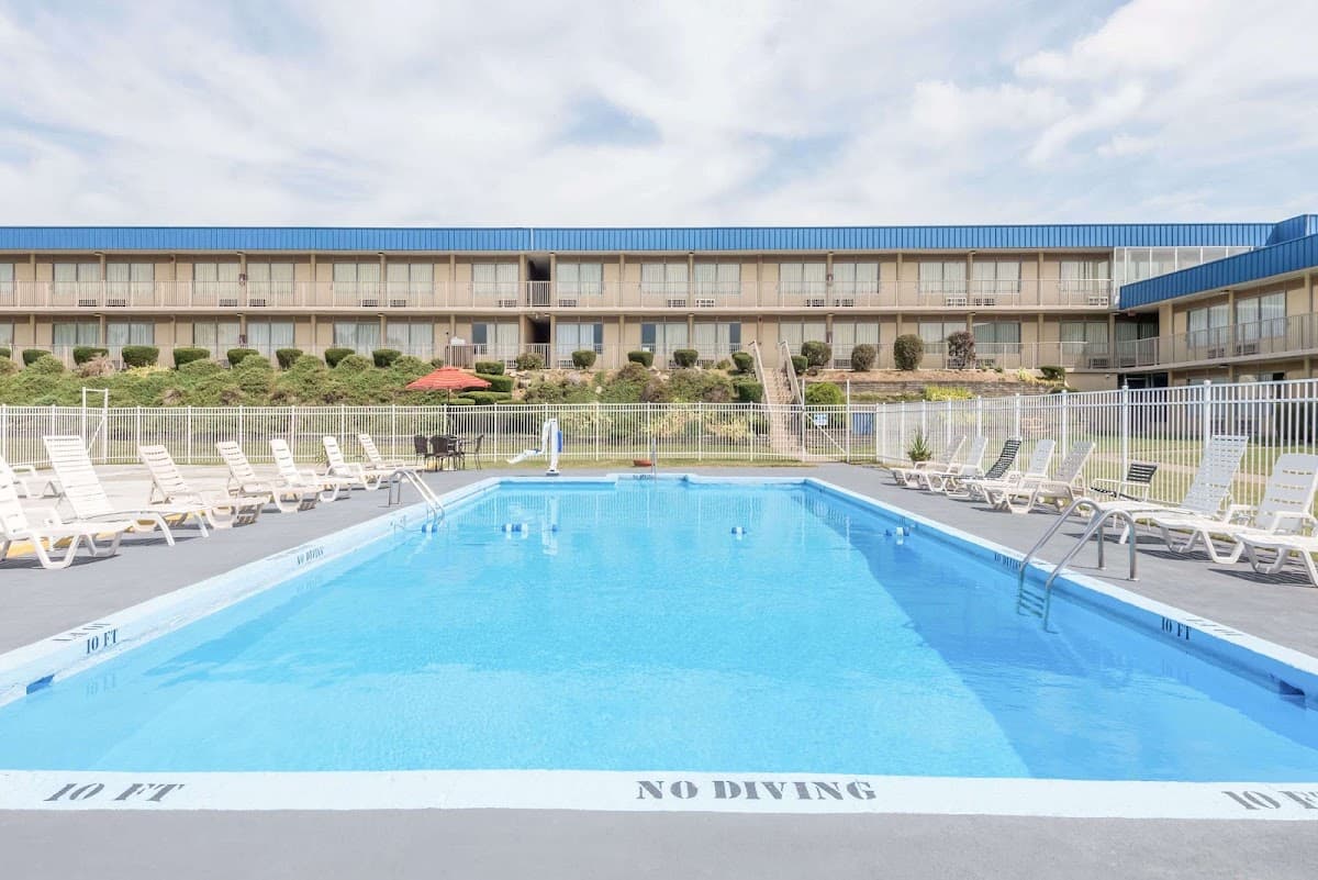 Days Inn by Wyndham St Clairsville, Hotel in Wolfhurst