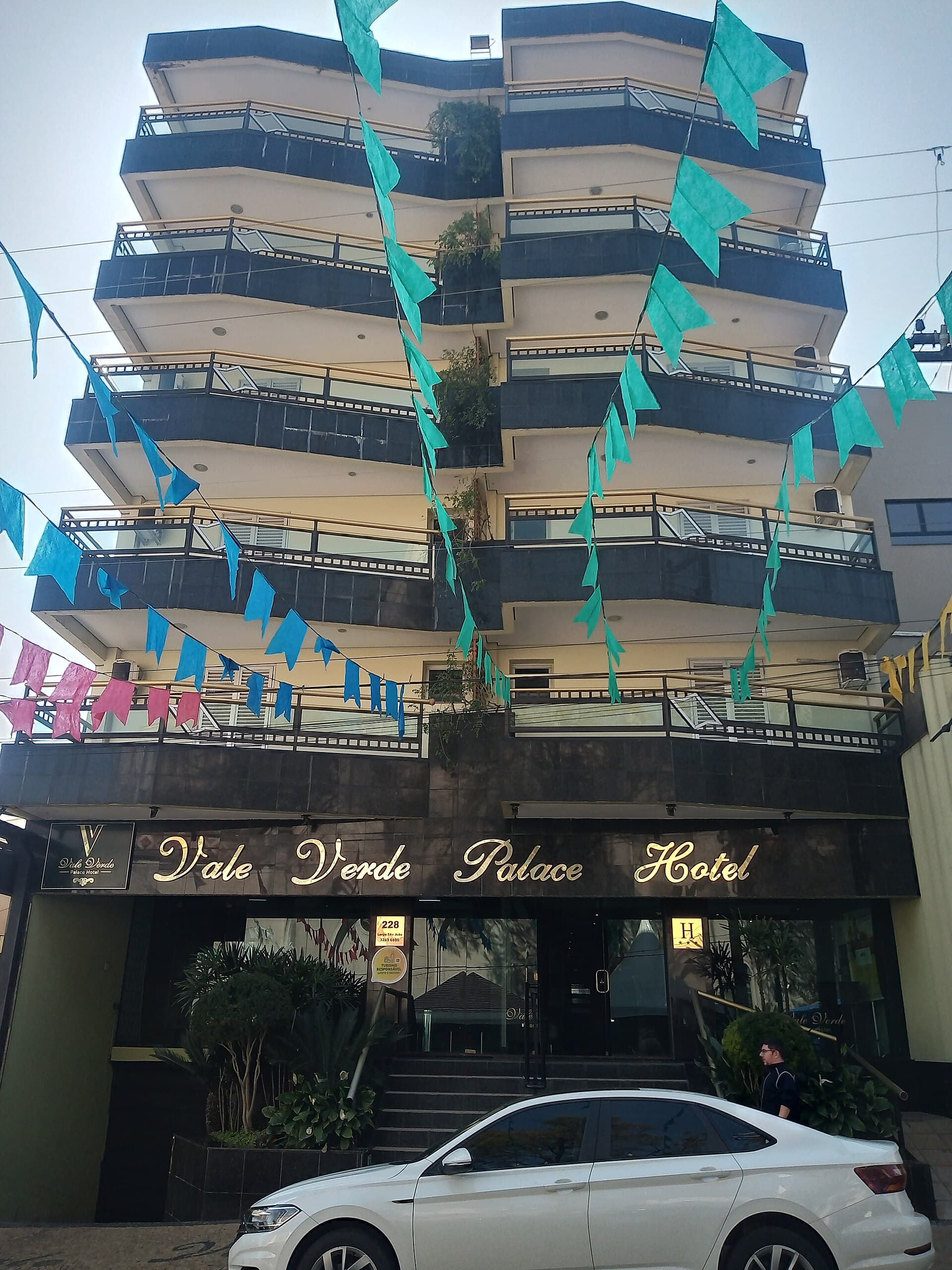 Vale Verde Palace Hotel (via Wikimedia Commons, CC BY-SA 4.0)