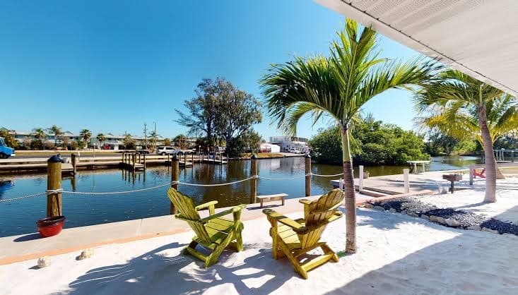 Off the Charts Inn Island Resort, Hotel in Saint James City