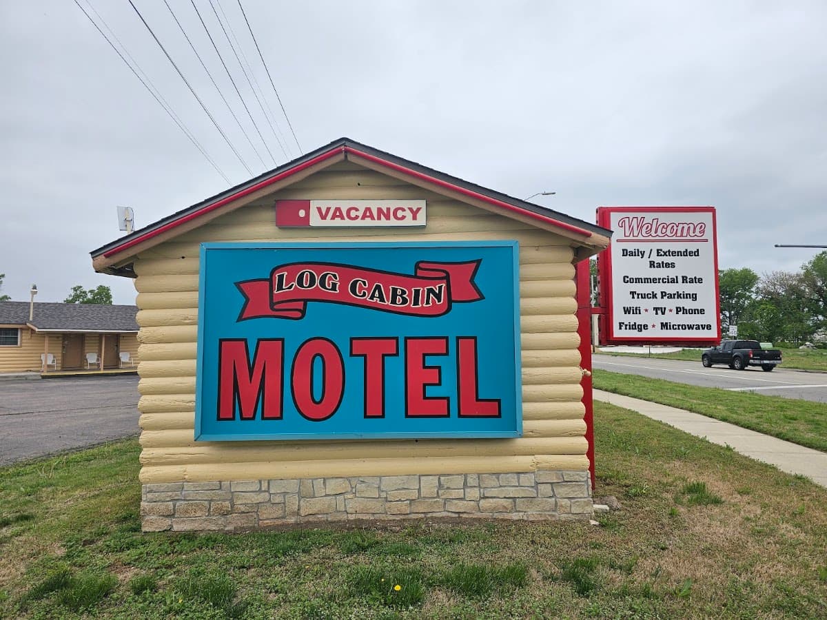 Log Cabin Motel, Motel in Salina