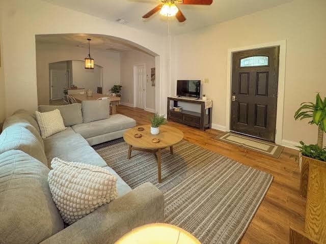 2-bedroom house in marvelous San Antonio with AC for relaxing stays, Hotel in San Antonio