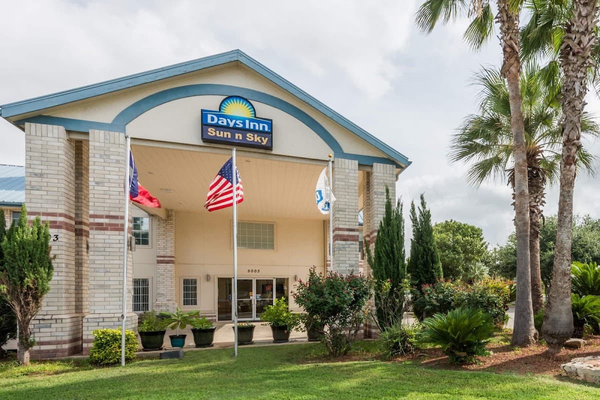 Days Inn by Wyndham San Antonio Southeast/Frost Bank Center, Hotel in Kirby