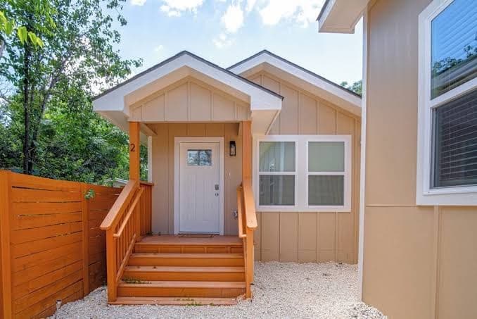 Historic Comfort 2BR/1BA Guesthouse Near Riverwalk, Guesthouse in San Antonio