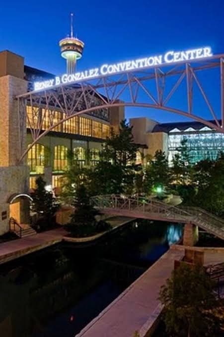 Historic Comfort 2BR/1BA Guesthouse Near Riverwalk, Guesthouse in San Antonio
