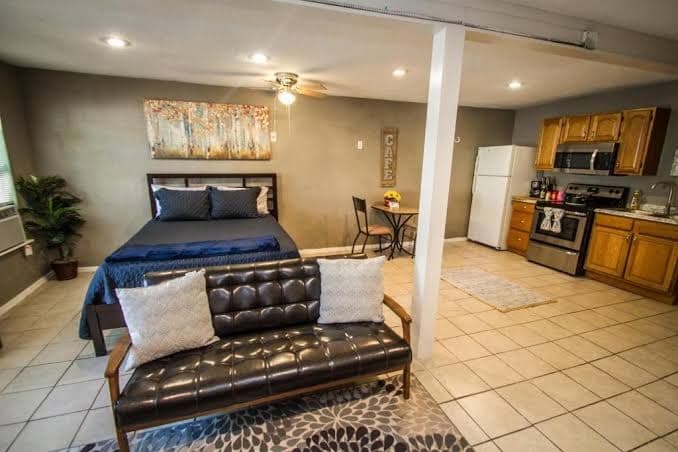 Florida A St Near Downtown Guest House - Studio Apartment, Guesthouse in San Antonio