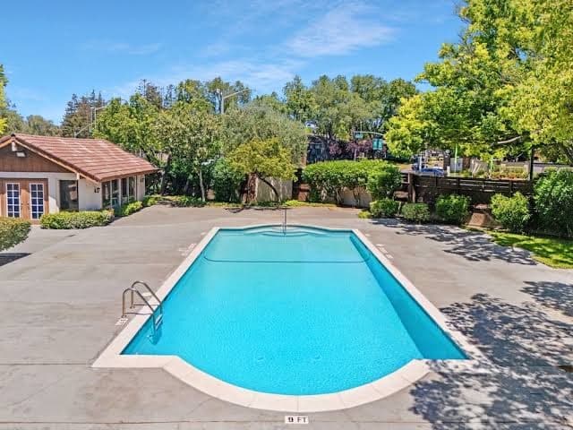 3-bedroom house in peaceful San Jose with AC for relaxing stays, Holiday Home in Seven Trees