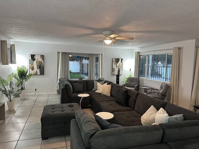 Accomodating 4-bedroom San Jose Home, Holiday Home in Seven Trees