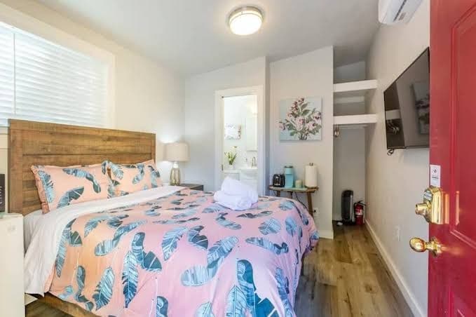 @ Marbella Lane - MiniGuest House | DTWN SJ | Parking, Guesthouse in San Jose