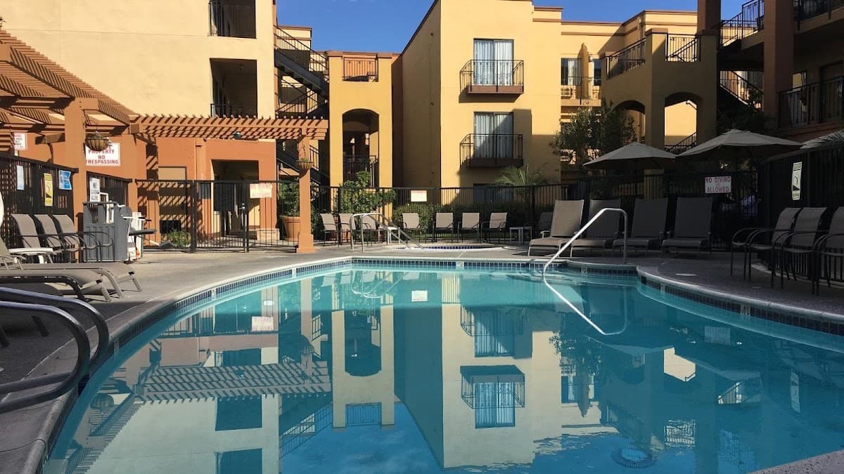 CW Suites, Hotel in Tustin Legacy