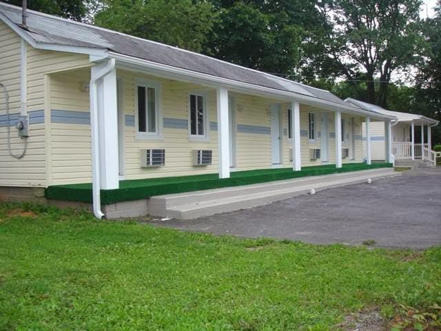 Budget Inn, Motel in Schlusser