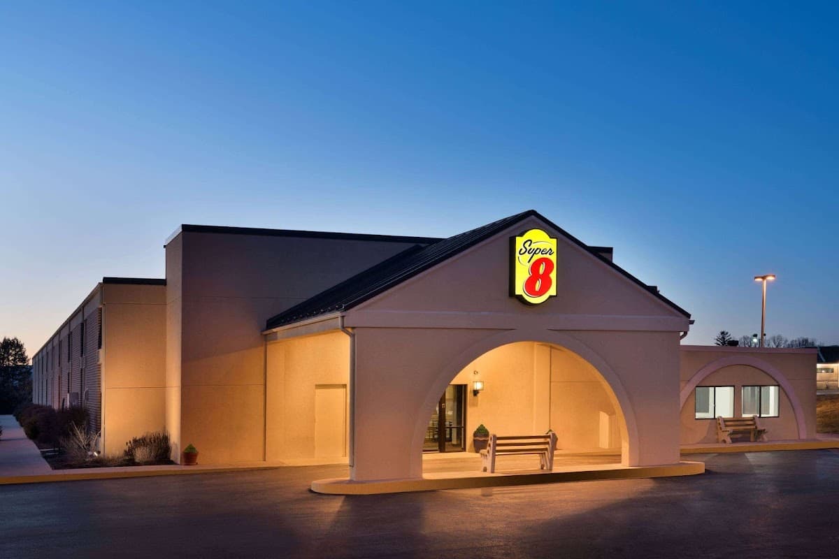Super 8 by Wyndham Chambersburg I-81, Hotel in Scotland