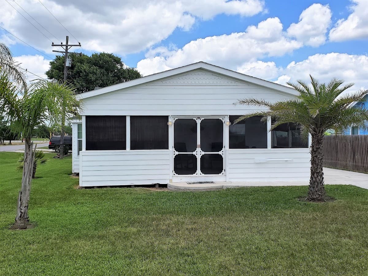 Seadrift Pelican House, LLC. - Vacation Rental Home, Hotel in Seadrift