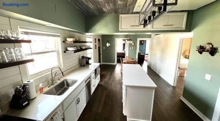 The Historic Downtown Suite - Entire Place, Hotel in Sheboygan Falls