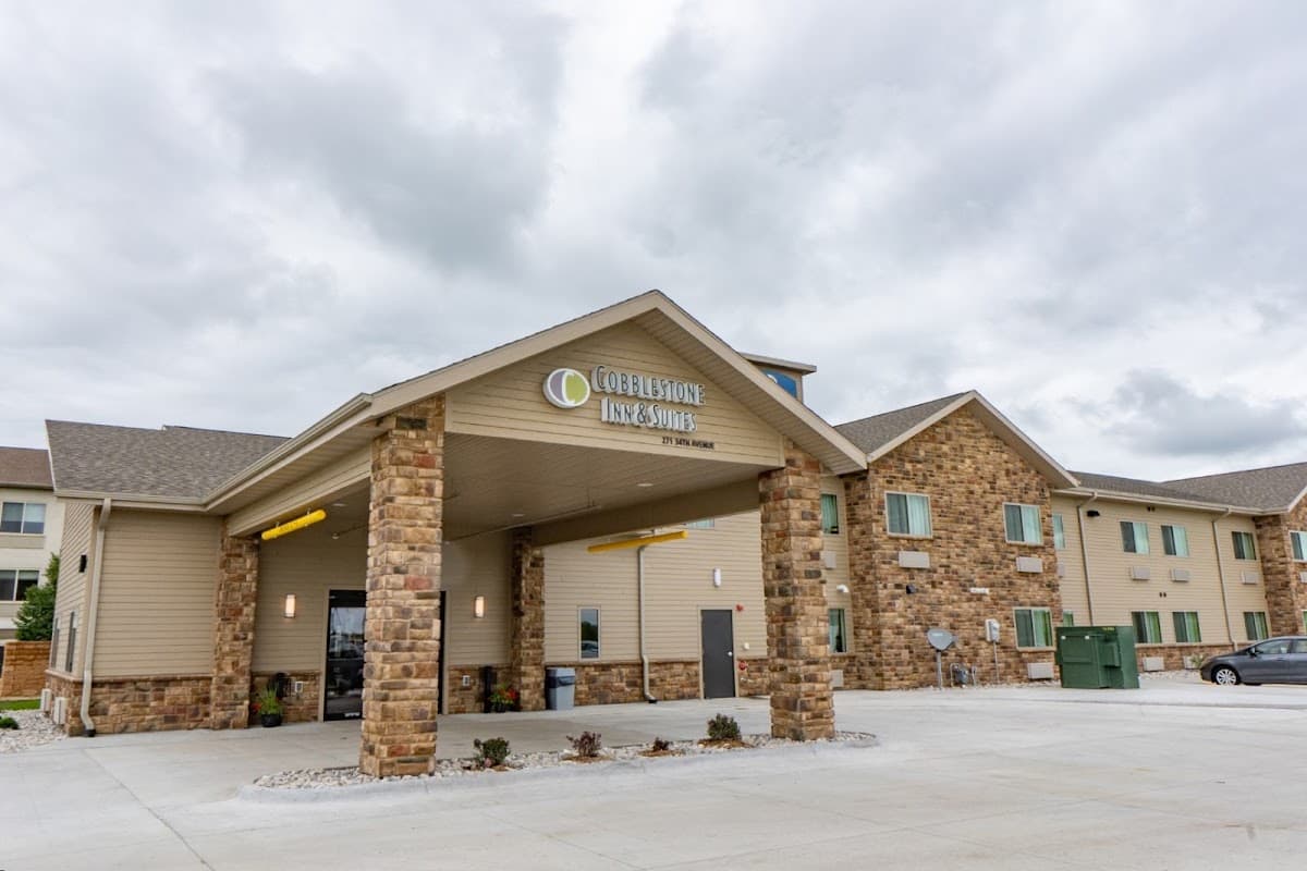 Cobblestone Inn & Suites - Sheldon, Hotel in Sheldon