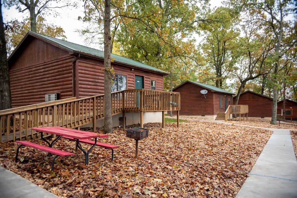 The Cabins at Cedar Ridge, Holiday Home in Shell Knob