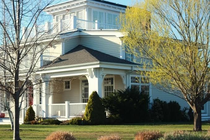 Candle Lite Inn & Guest House, Bed & Breakfast in Shelter Island