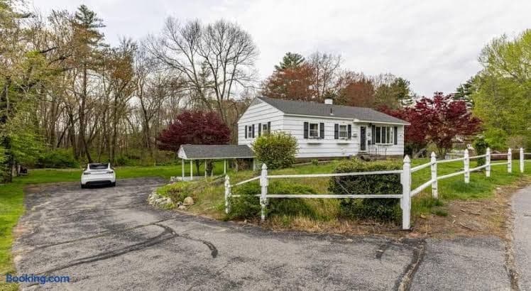 Cozy 3B2Ba Home with huge backyard and Gym - Entire Place, Holiday Home in Northborough
