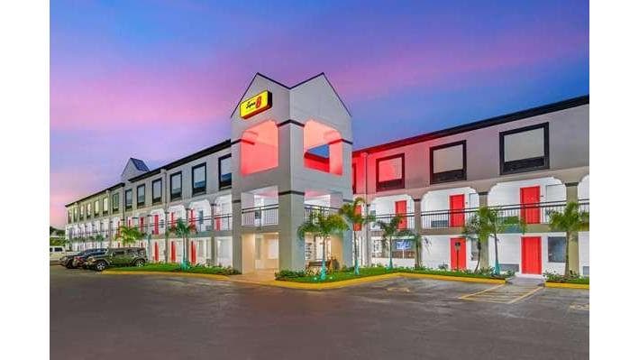 Super 8 by Wyndham Orlando Near Florida Mall, Hotel in Sky Lake