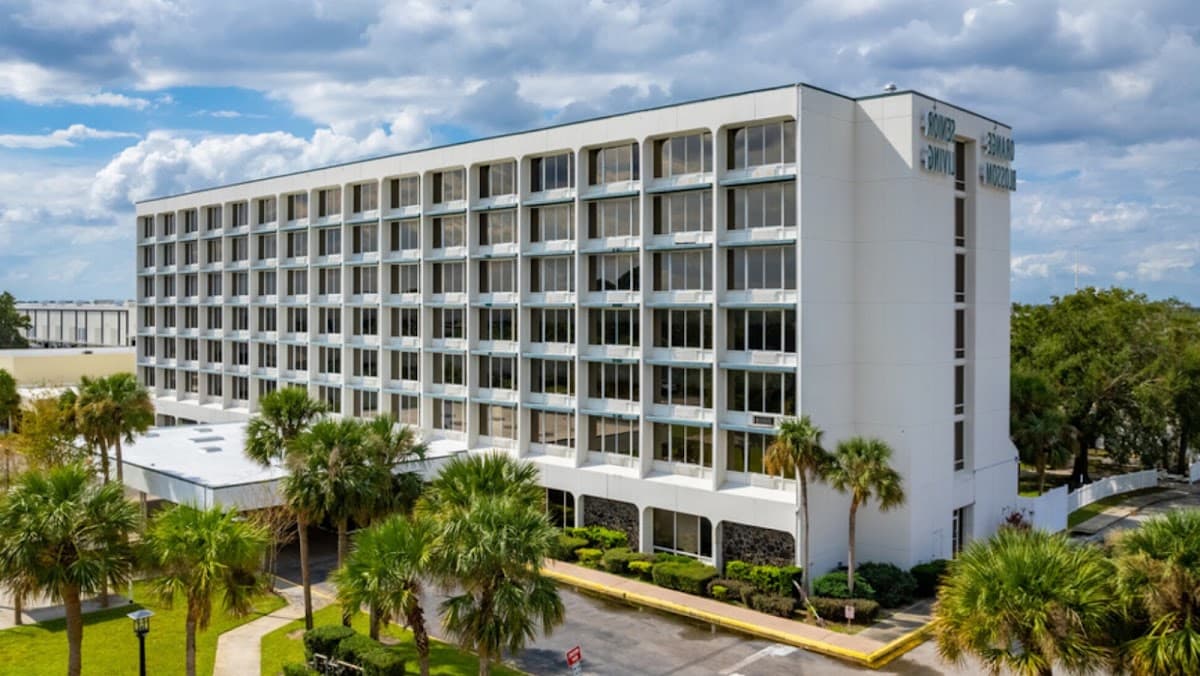 The View Studio and Suites, Hotel in Sky Lake